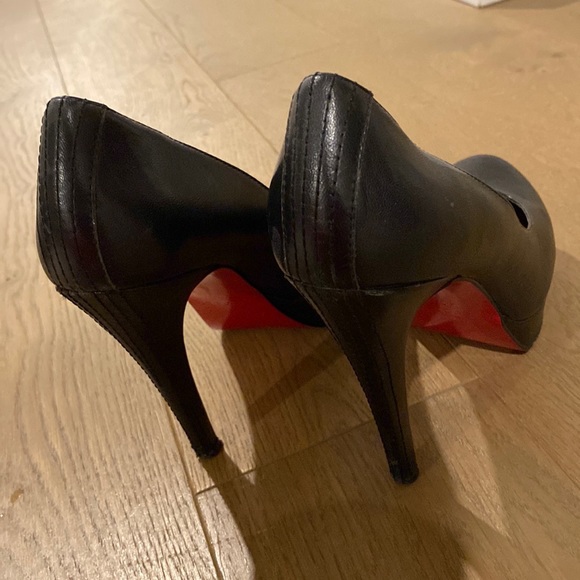 Red bottom black heels - Picture 1 of 7